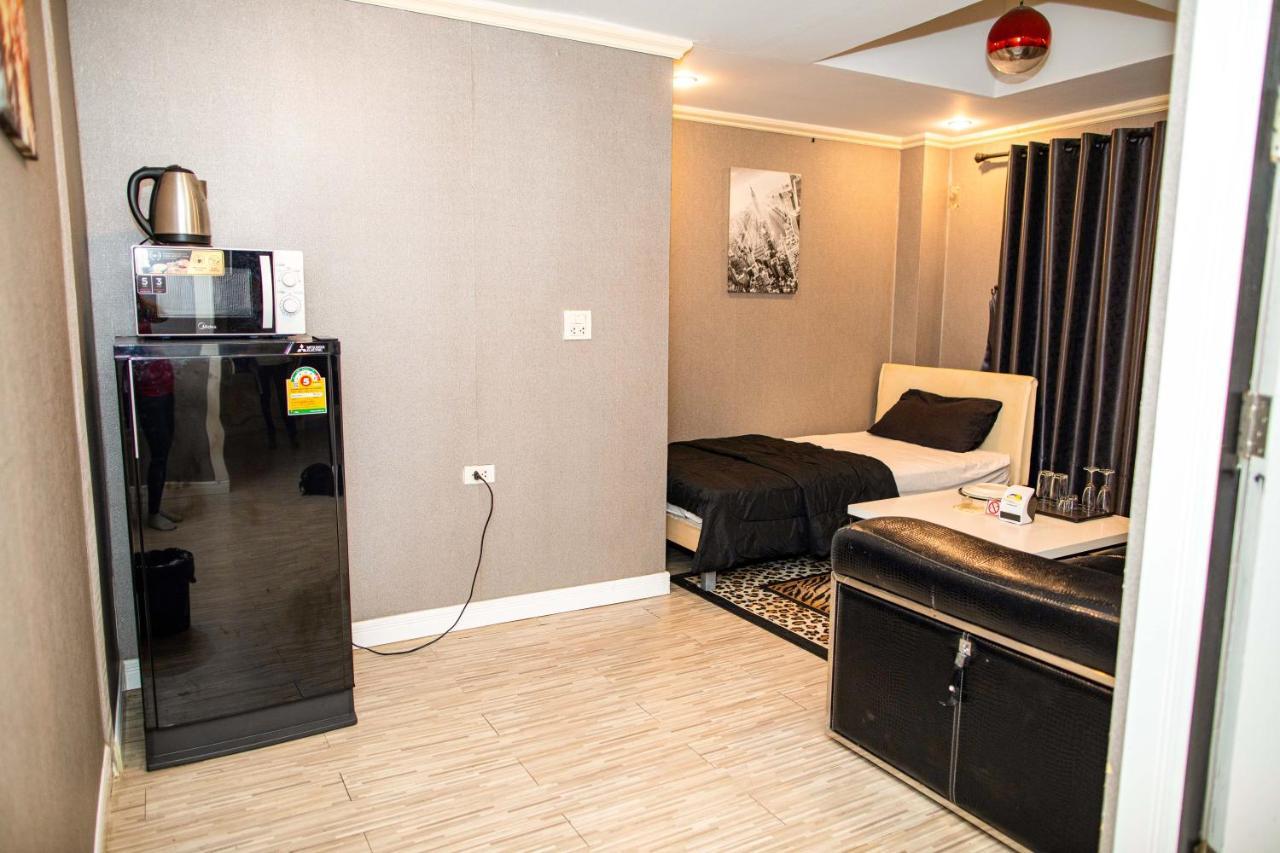Merry Inn Suites Pattaya Exteriör bild