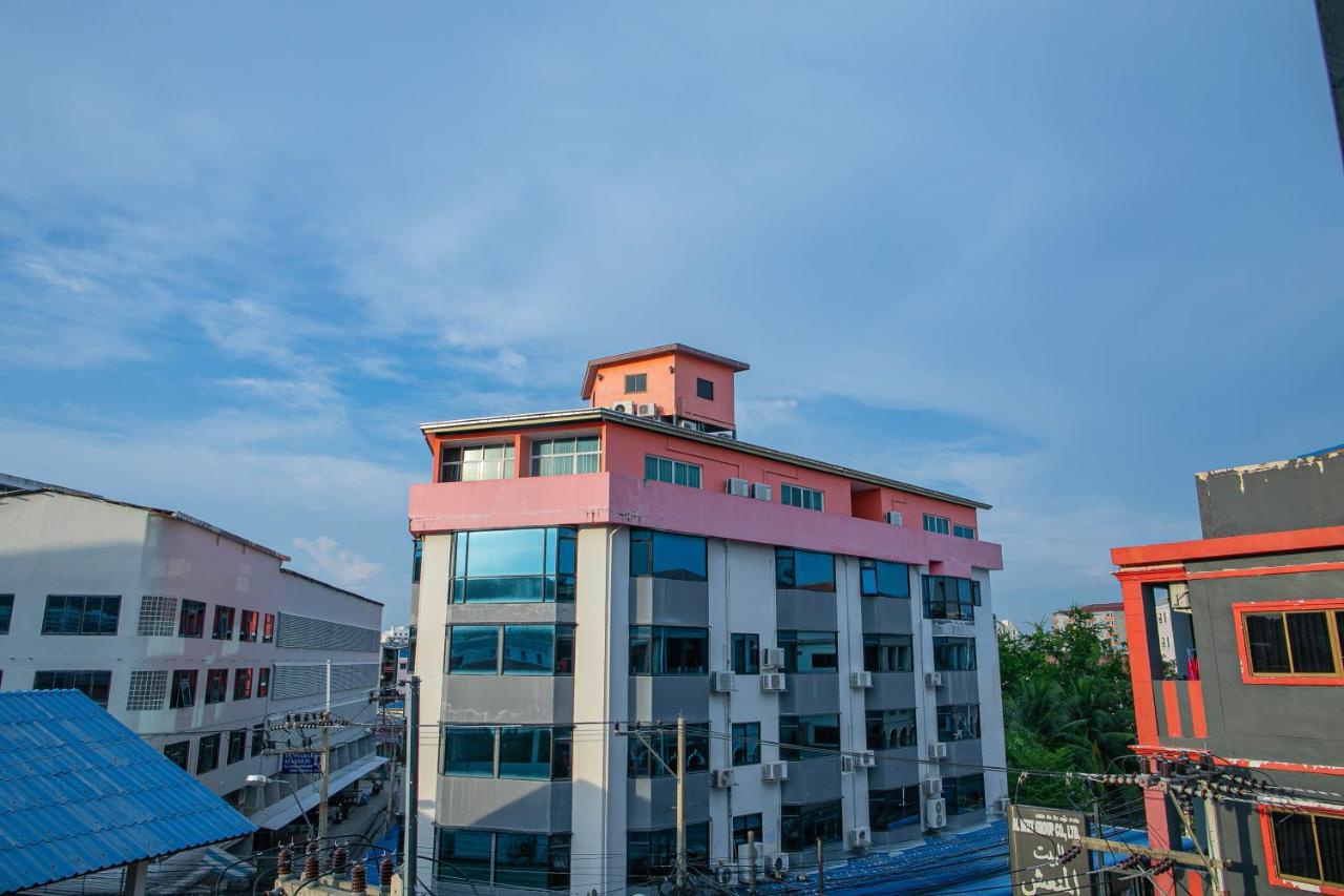 Merry Inn Suites Pattaya Exteriör bild